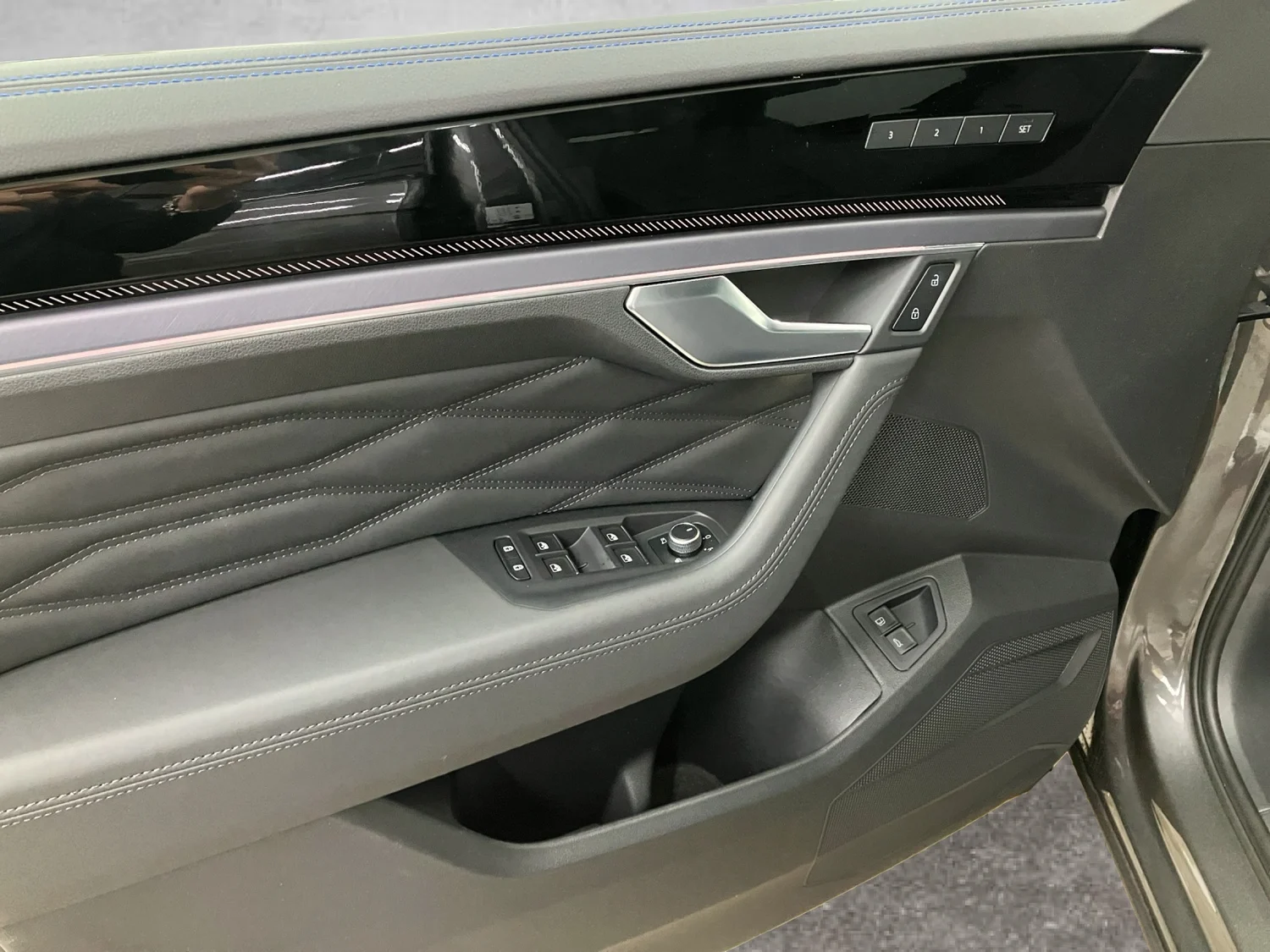 Bild eines VW Touareg R eHybrid TSI 4M. Final Edition