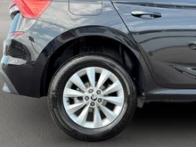 Škoda Kamiq SC TSI in Black-Magic Perleffekt