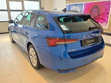 Škoda Octavia Combi Selection TSI mHEV DSG in Race-Blau Metallic