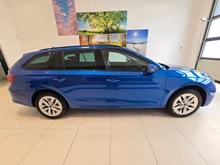 Škoda Octavia Combi Selection TSI mHEV DSG in Race-Blau Metallic
