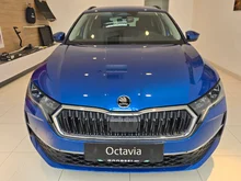 Škoda Octavia Combi Selection TSI mHEV DSG in Race-Blau Metallic