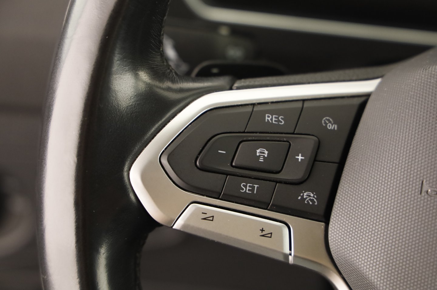 VW Tiguan Allspace Life TDI 4MOTION DSG | Bild 4 von 19