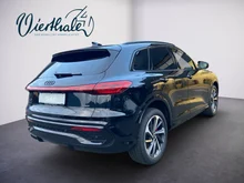 Audi Q5 SUV TDI quattro 150 kW in Mythosschwarz Metallic