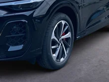 Audi Q5 SUV TDI quattro 150 kW in Mythosschwarz Metallic
