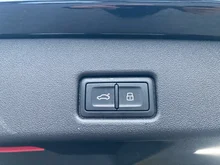 Audi Q5 SUV TDI quattro 150 kW in Mythosschwarz Metallic