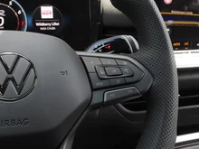 VW T-Roc R-Line eTSI DSG in Grenadillschwarz Metallic