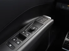 VW T-Roc R-Line eTSI DSG in Grenadillschwarz Metallic