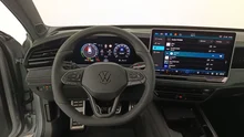 VW Passat Variant Sport eHybrid 150kW in Oyster Silver mit Dach in Schwarz Uni