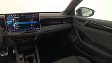 VW Passat Variant Sport eHybrid 150kW in Oyster Silver mit Dach in Schwarz Uni