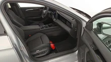 VW Passat Variant Sport eHybrid 150kW in Oyster Silver mit Dach in Schwarz Uni