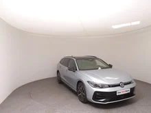 VW Passat Variant Sport eHybrid 150kW in Oyster Silver mit Dach in Schwarz Uni