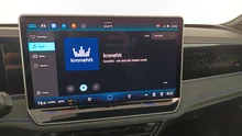VW Passat Variant Sport eHybrid 150kW in Oyster Silver mit Dach in Schwarz Uni