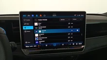 VW Passat Variant Sport eHybrid 150kW in Oyster Silver mit Dach in Schwarz Uni