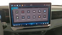 VW Passat Variant Sport eHybrid 150kW in Oyster Silver mit Dach in Schwarz Uni