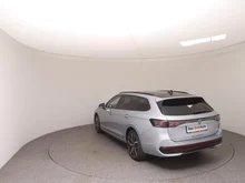 VW Passat Variant Sport eHybrid 150kW in Oyster Silver mit Dach in Schwarz Uni