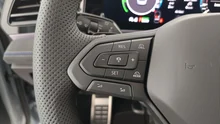VW Passat Variant Sport eHybrid 150kW in Oyster Silver mit Dach in Schwarz Uni