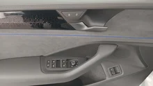 VW Passat Variant Sport eHybrid 150kW in Oyster Silver mit Dach in Schwarz Uni