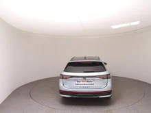 VW Passat Variant Sport eHybrid 150kW in Oyster Silver mit Dach in Schwarz Uni