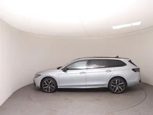 VW Passat Variant Sport eHybrid 150kW in Oyster Silver mit Dach in Schwarz Uni