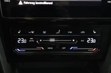 VW Passat Variant Business in DEEP BLACK PERLEFFEKT
