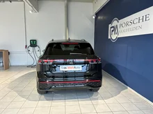 VW Tiguan R-Line TDI 4MOTION DSG in Grenadillschwarz Metallic