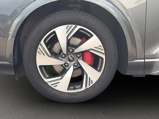 Bild eines Audi Q6 Sportback e-tron quattro