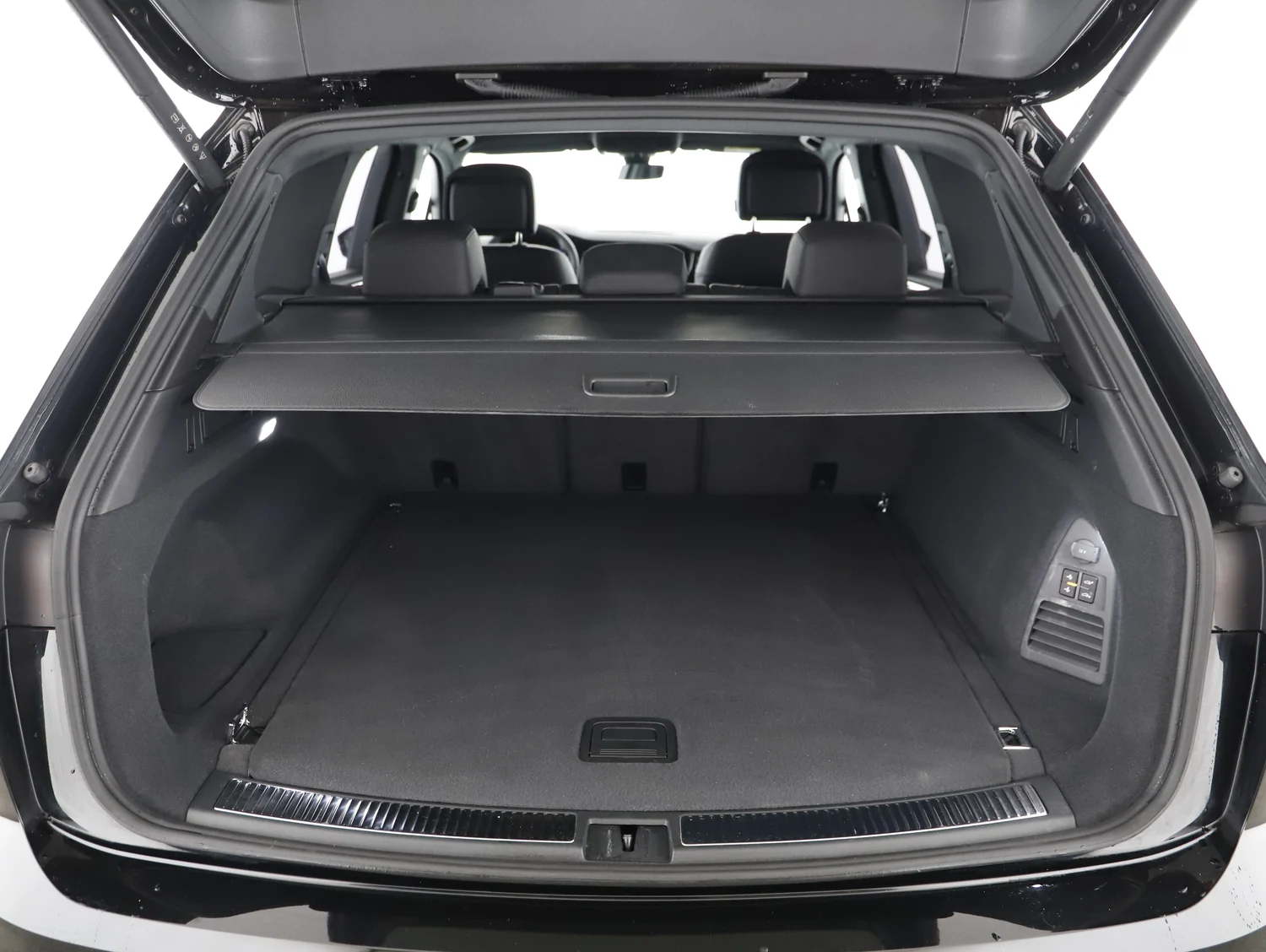 Bild eines VW Touareg R eHybrid TSI 4MOTION