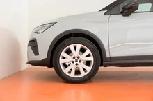 SEAT Arona Style 1.0 TSI in Oniric-Grau Dach Nacht-Schwarz