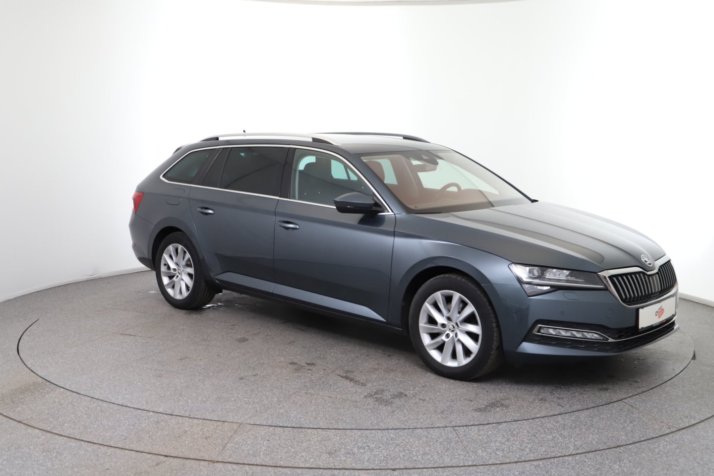 Škoda SUPERB Combi 4x4 Style TDI DSG | Bild 3 von 36