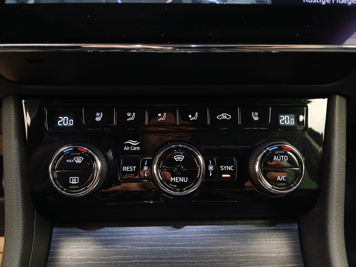 Škoda SUPERB Combi 4x4 Style TDI DSG | Bild 28 von 36