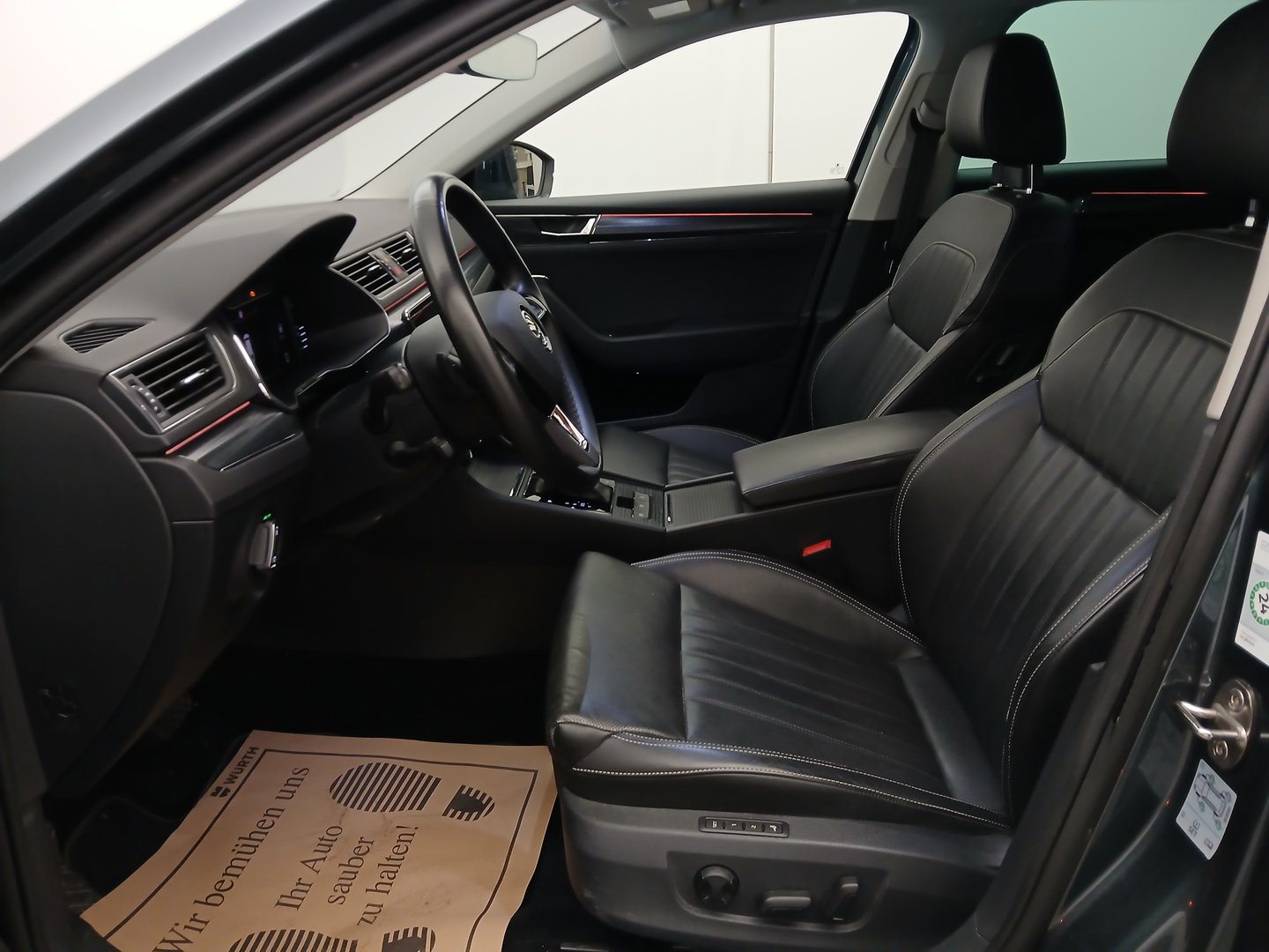 Škoda SUPERB Combi 4x4 Style TDI DSG | Bild 13 von 36