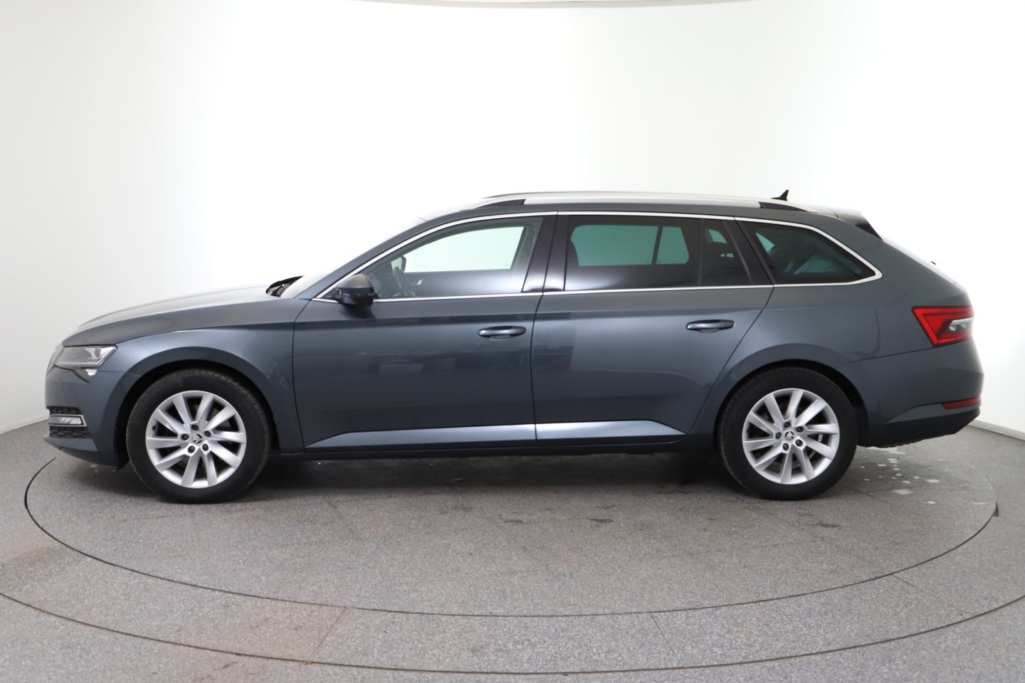 Škoda SUPERB Combi 4x4 Style TDI DSG | Bild 8 von 36