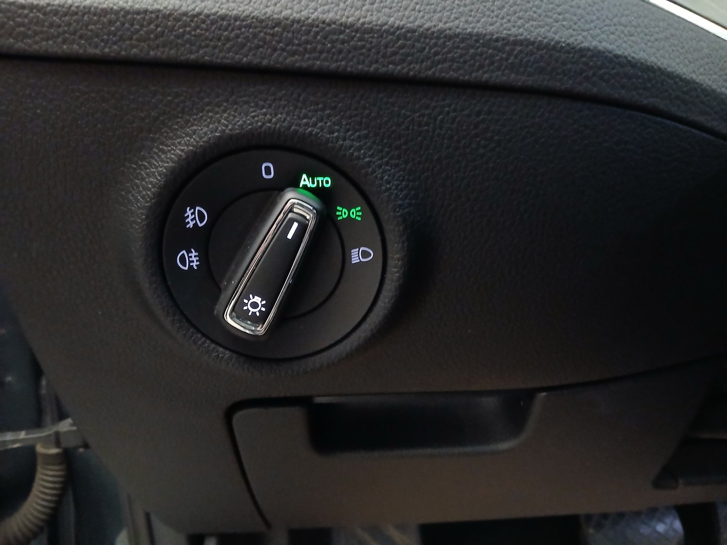 Škoda SUPERB Combi 4x4 Style TDI DSG | Bild 12 von 36