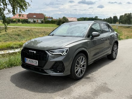 Audi Q3 35 TFSI admired