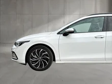VW Golf Variant Life TDI in Pure White