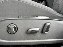 VW Golf Variant Life TDI in Pure White