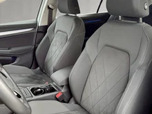 VW Golf Variant Life TDI in Pure White