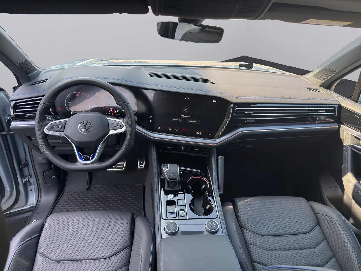 Bild eines VW Touareg R eHybrid TSI 4M. Final Edition