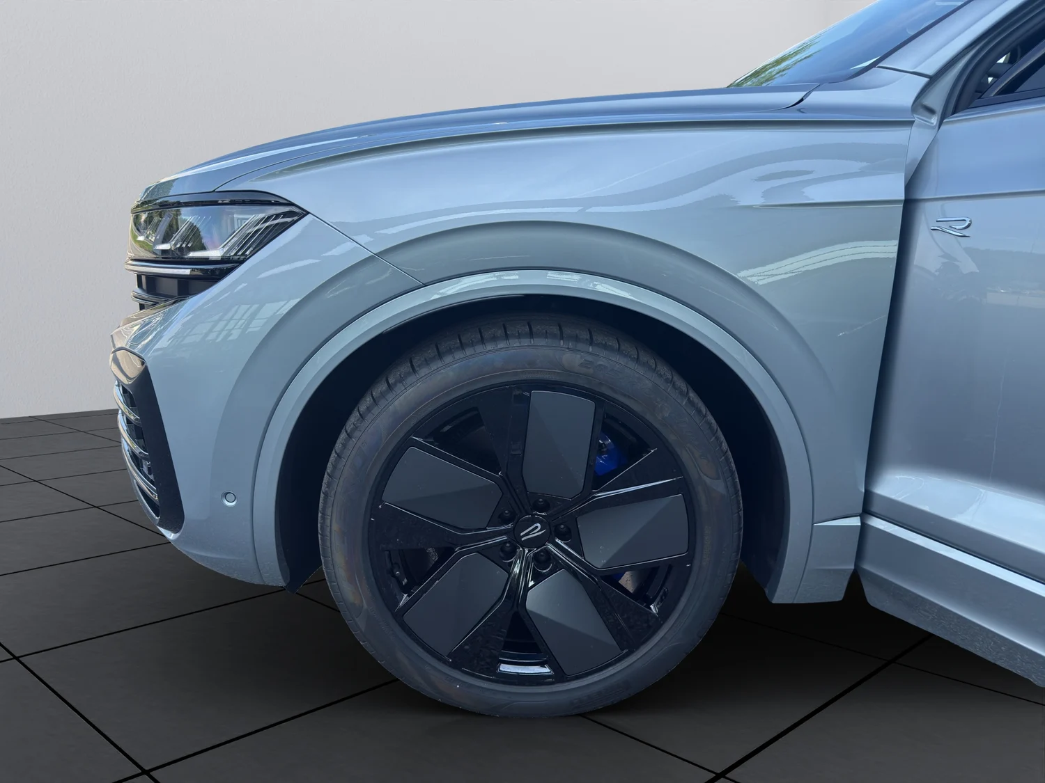 Bild eines VW Touareg R eHybrid TSI 4M. Final Edition