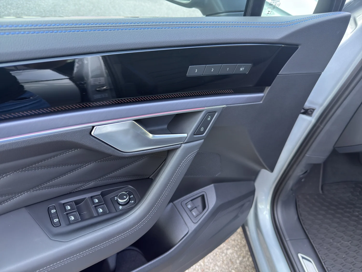Bild eines VW Touareg R eHybrid TSI 4M. Final Edition