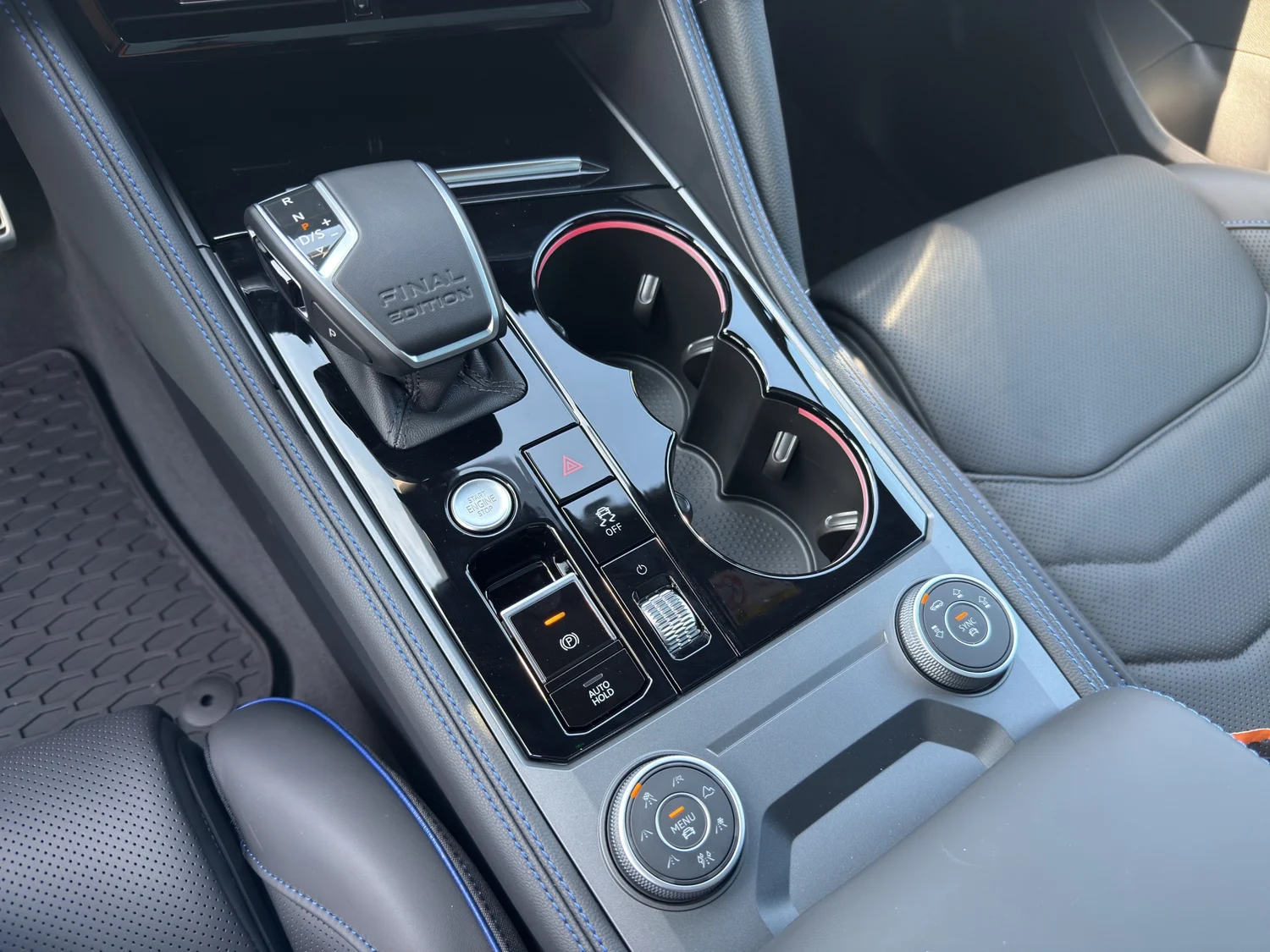 Bild eines VW Touareg R eHybrid TSI 4M. Final Edition