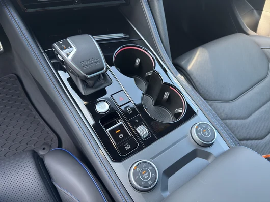 Bild eines VW Touareg R eHybrid TSI 4M. Final Edition