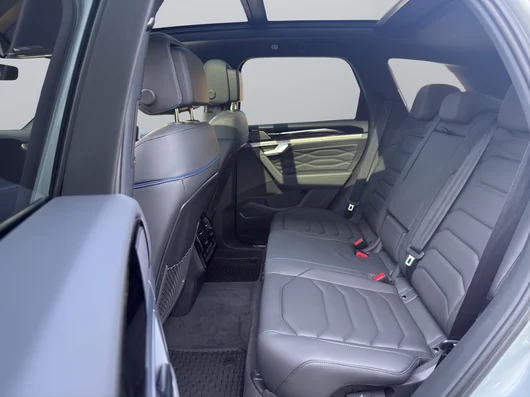 Bild eines VW Touareg R eHybrid TSI 4M. Final Edition