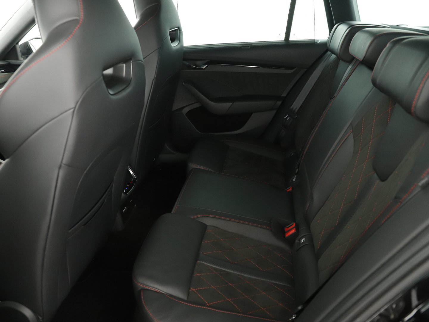 Škoda OCTAVIA Combi RS iV 245 DSG | Bild 27 von 32