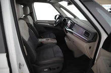 VW Multivan Edition eHybrid in Candyweiß/Dach Deepblack