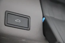 VW Multivan Edition eHybrid in Candyweiß/Dach Deepblack