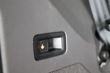 VW Multivan Edition eHybrid in Candyweiß/Dach Deepblack