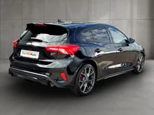 Ford Focus 2,3 EcoBoost ST mit Styling-Paket Aut. in schwarz - normal