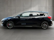 Ford Focus 2,3 EcoBoost ST mit Styling-Paket Aut. in schwarz - normal