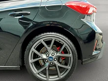 Ford Focus 2,3 EcoBoost ST mit Styling-Paket Aut. in schwarz - normal